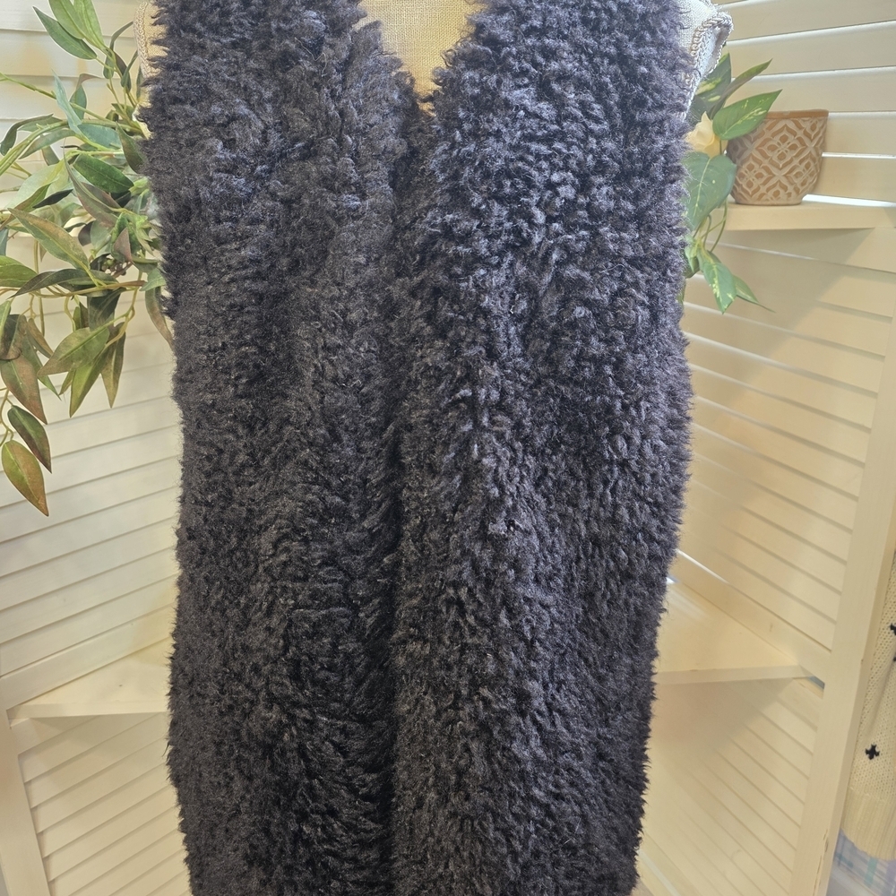 Chic Black Faux Fur Vest